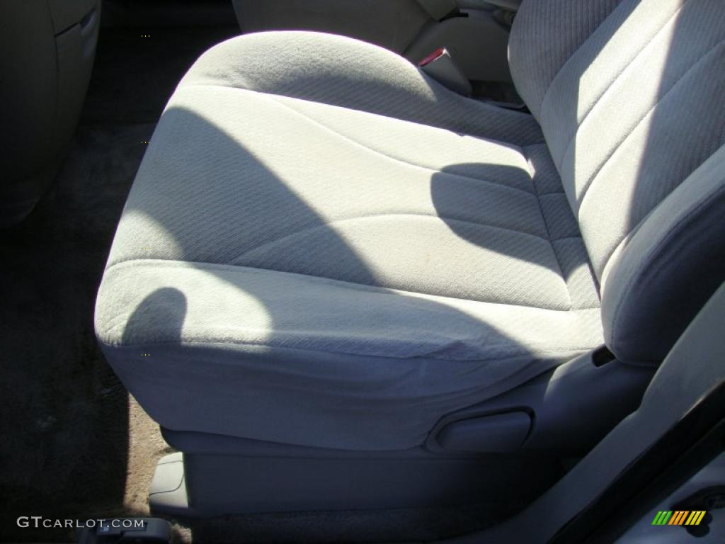 2000 MPV DX - Highlight Silver / Gray photo #16