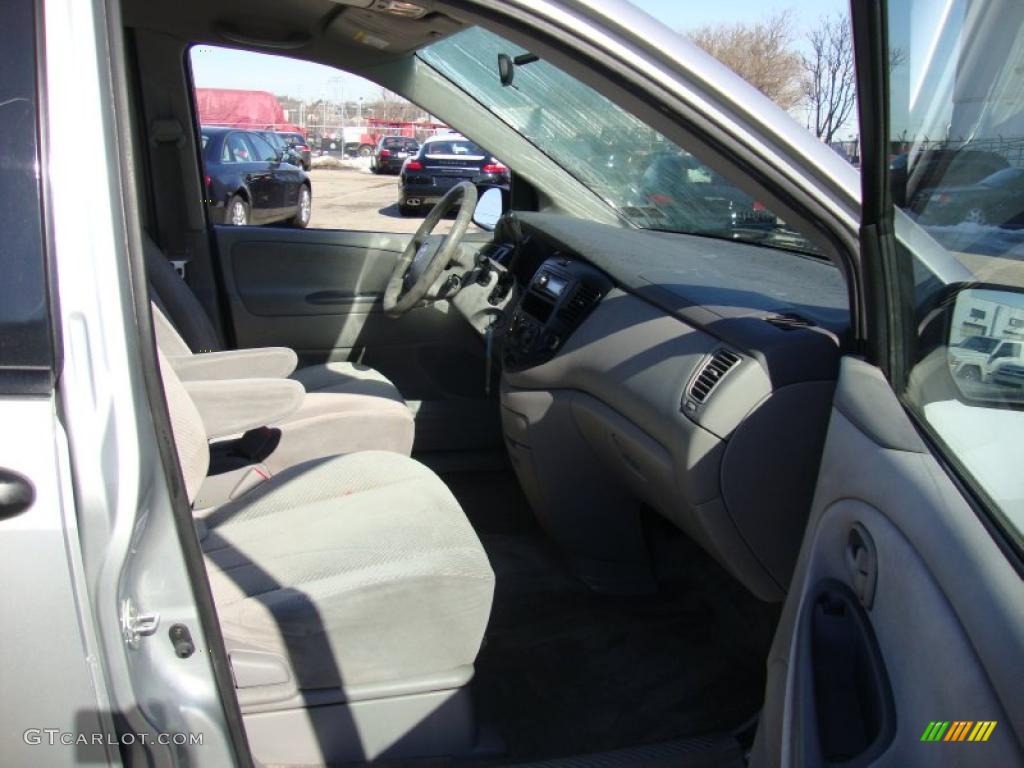 2000 MPV DX - Highlight Silver / Gray photo #20