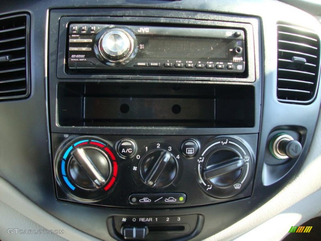 2000 MPV DX - Highlight Silver / Gray photo #44