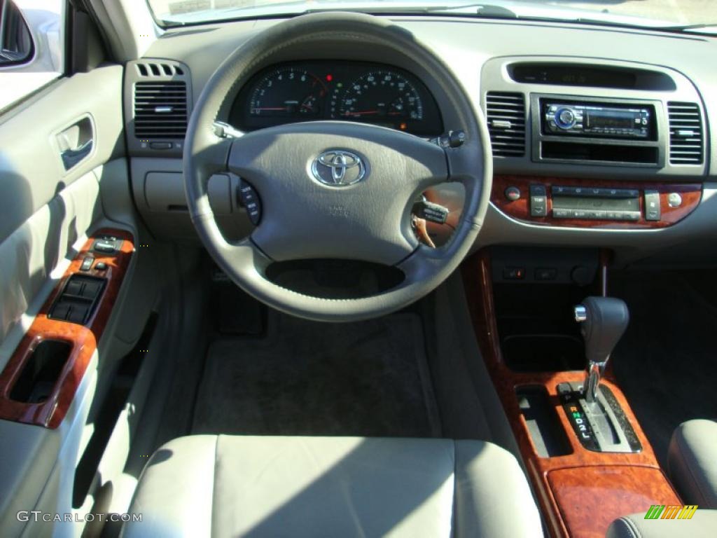 2002 Toyota Camry XLE V6 Controls Photo #45069997