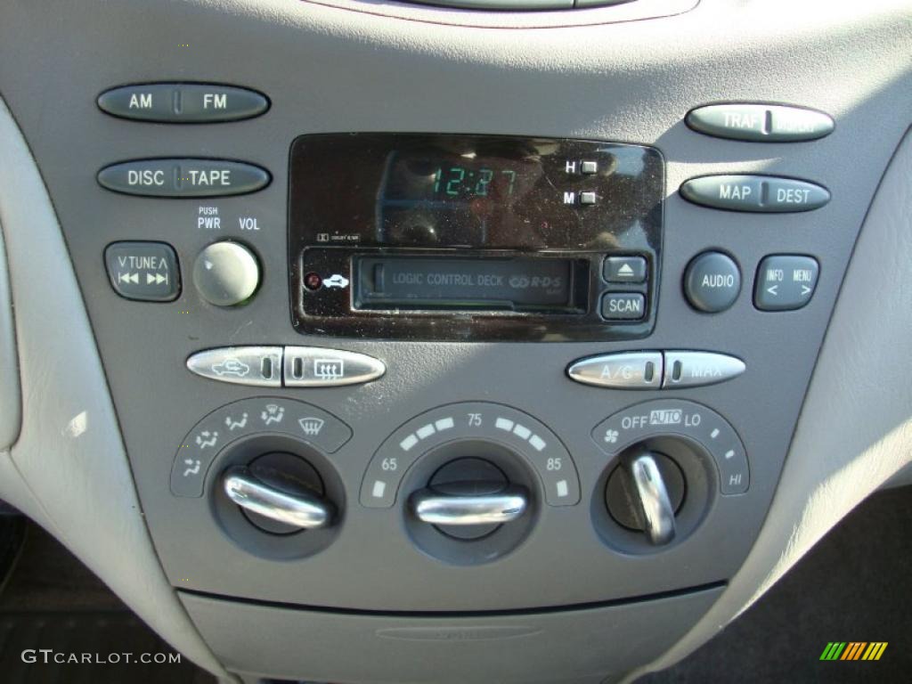 2002 Toyota Prius Hybrid Controls Photo #45071031