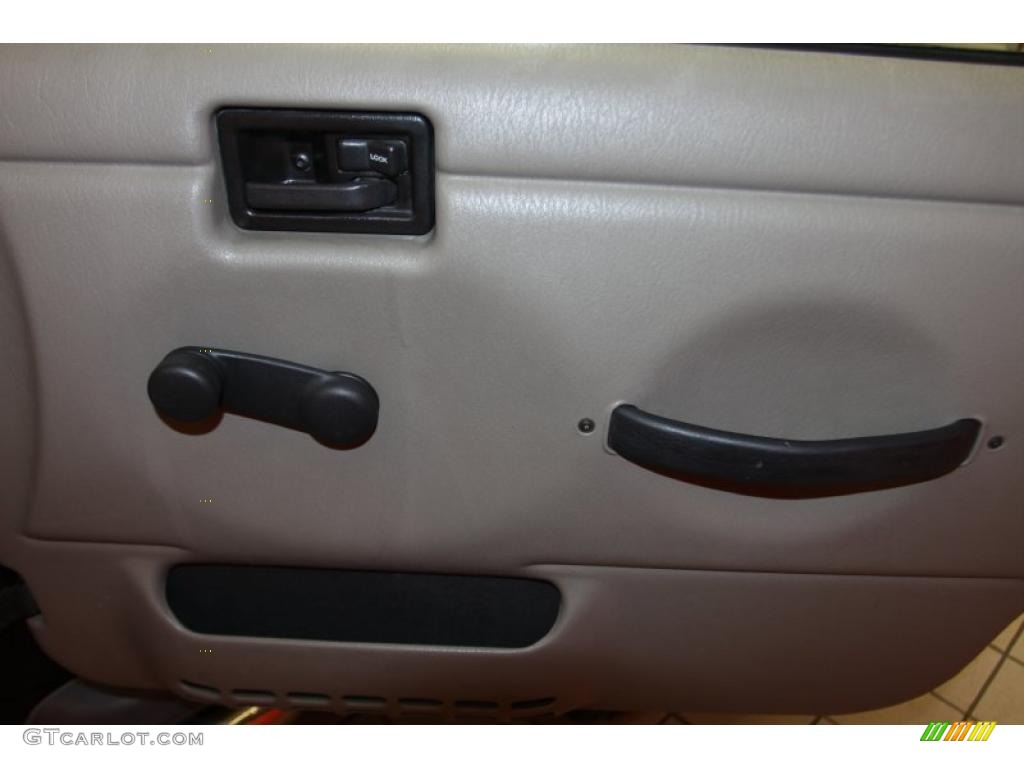 2004 Wrangler SE 4x4 - Black / Khaki photo #28