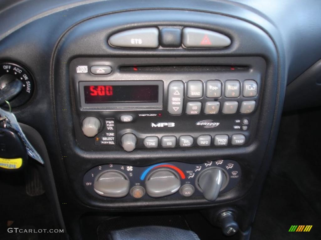 2005 Pontiac Grand Am GT Coupe Controls Photo #45076685