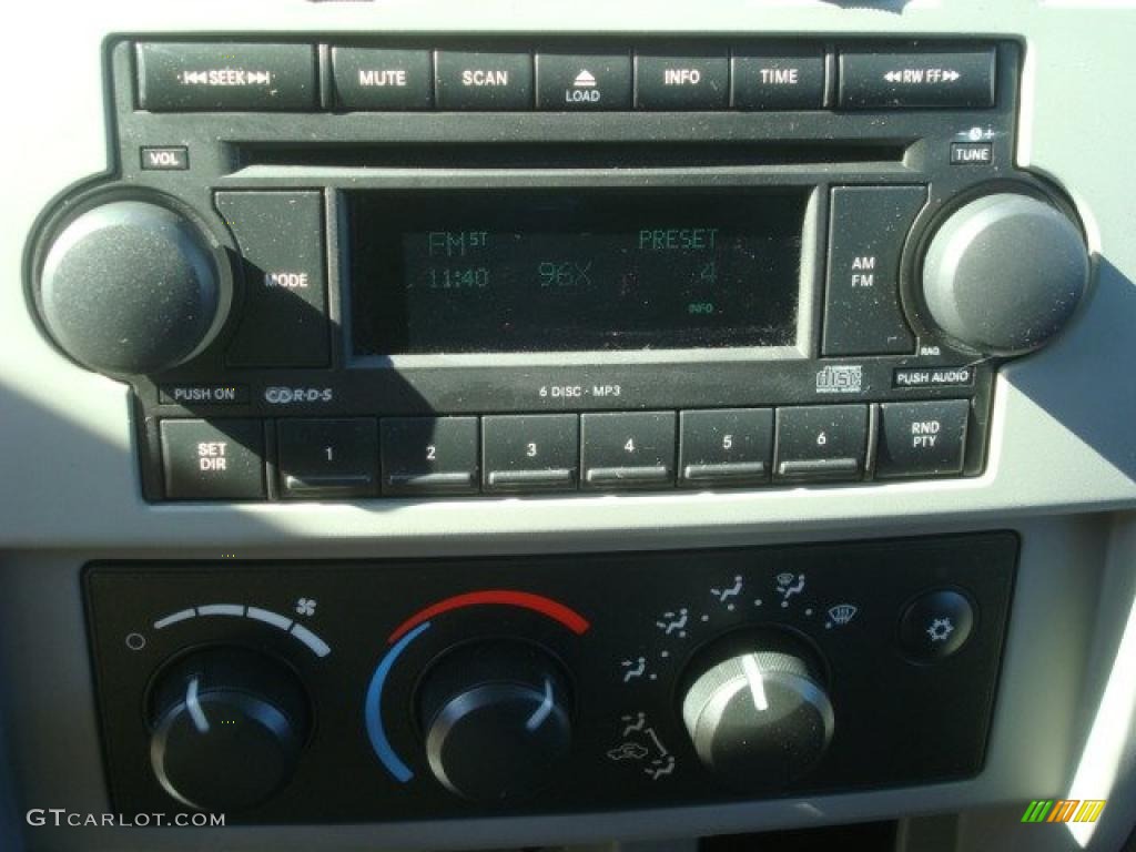 2005 Dodge Dakota SLT Club Cab Controls Photo #45078249