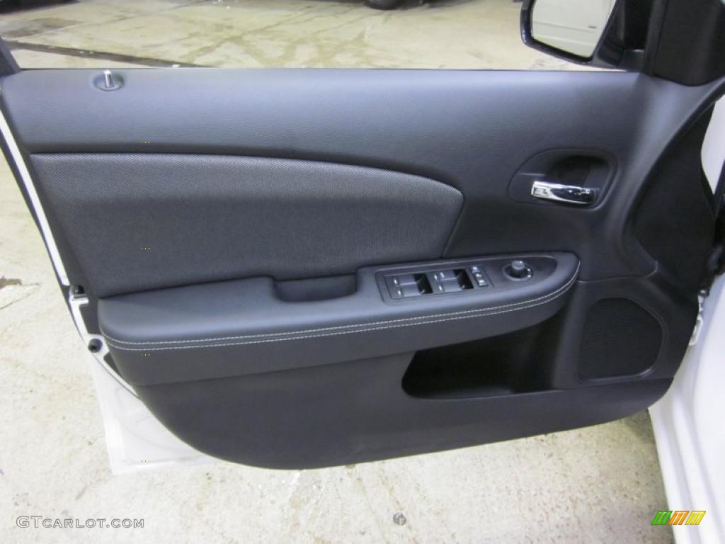2011 Dodge Avenger Mainstreet Black Door Panel Photo #45083305