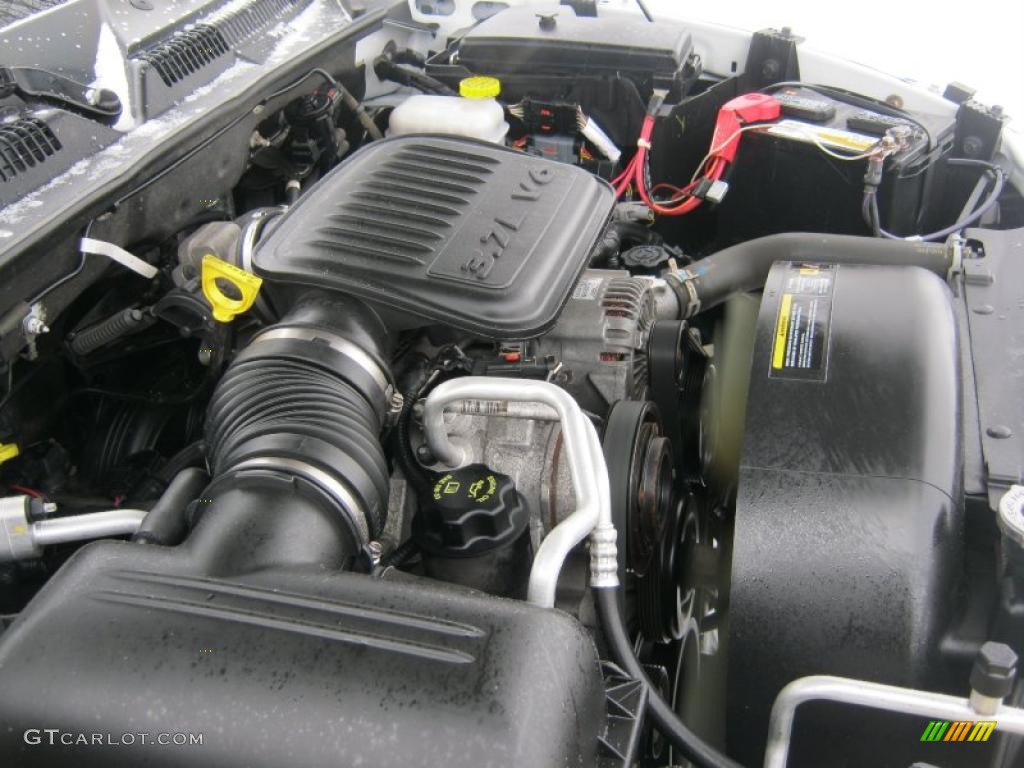2005 Dodge Dakota ST Club Cab Engine Photos
