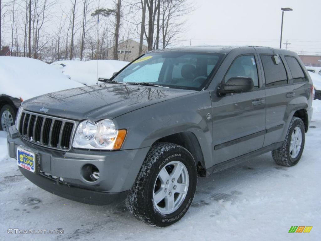 2007 Grand Cherokee Laredo 4x4 - Mineral Gray Metallic / Medium Slate Gray photo #1