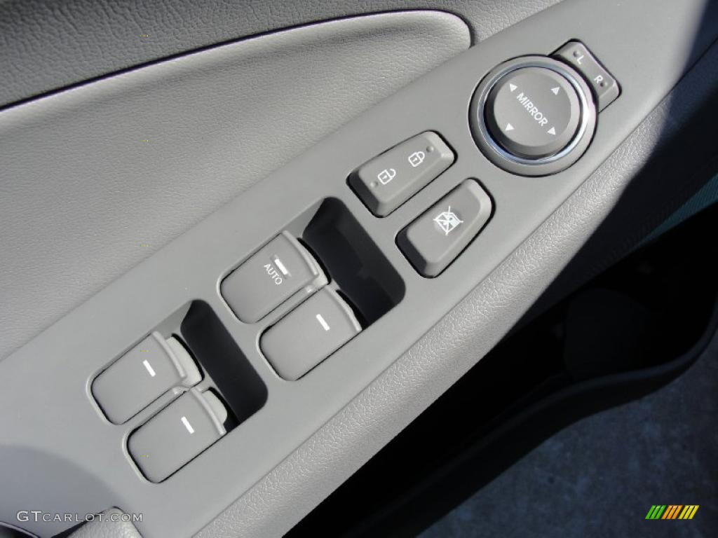 2011 Hyundai Sonata SE 2.0T Controls Photo #45097854