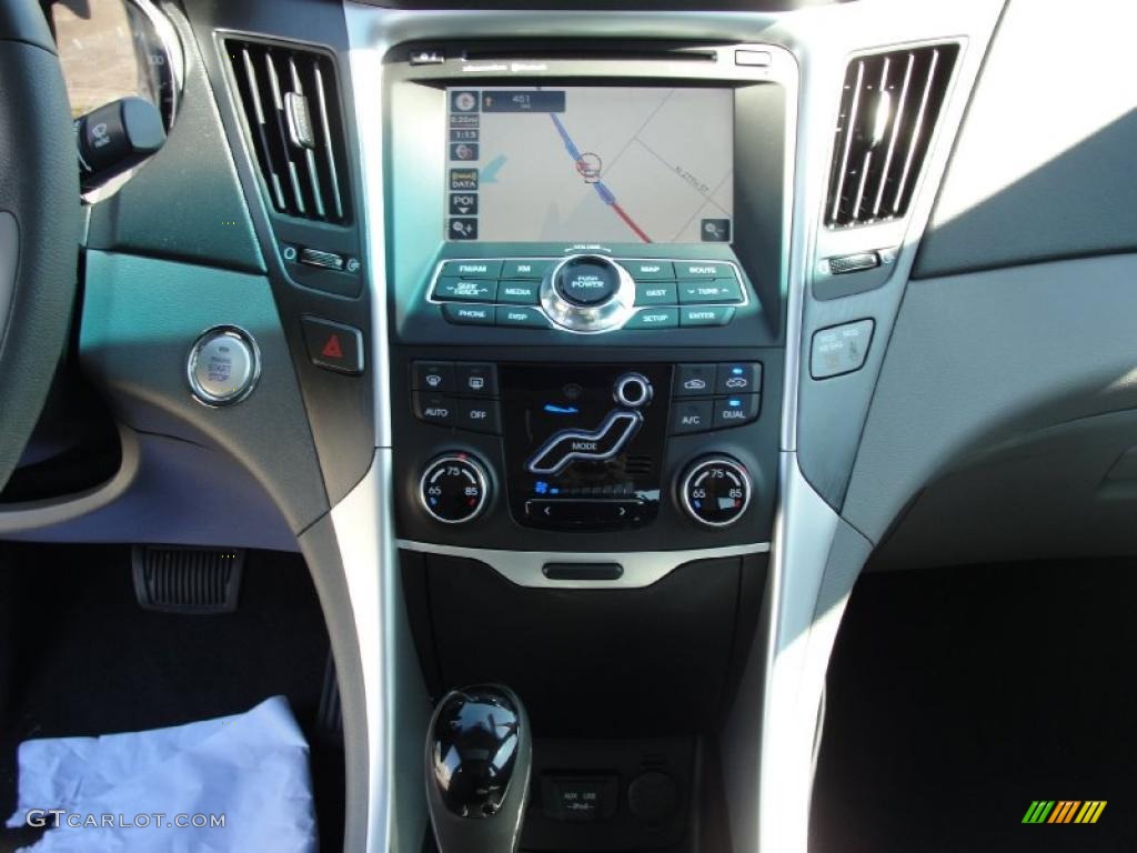 2011 Hyundai Sonata SE 2.0T Controls Photo #45097908
