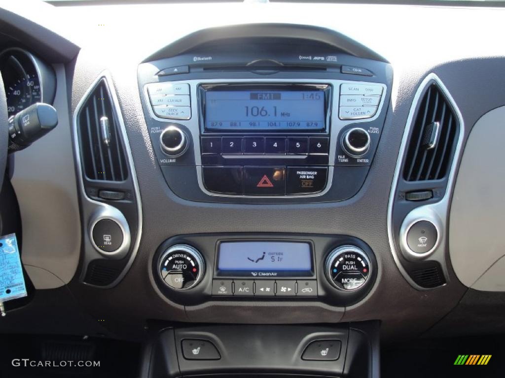 2011 Hyundai Tucson Limited Controls Photo #45098727