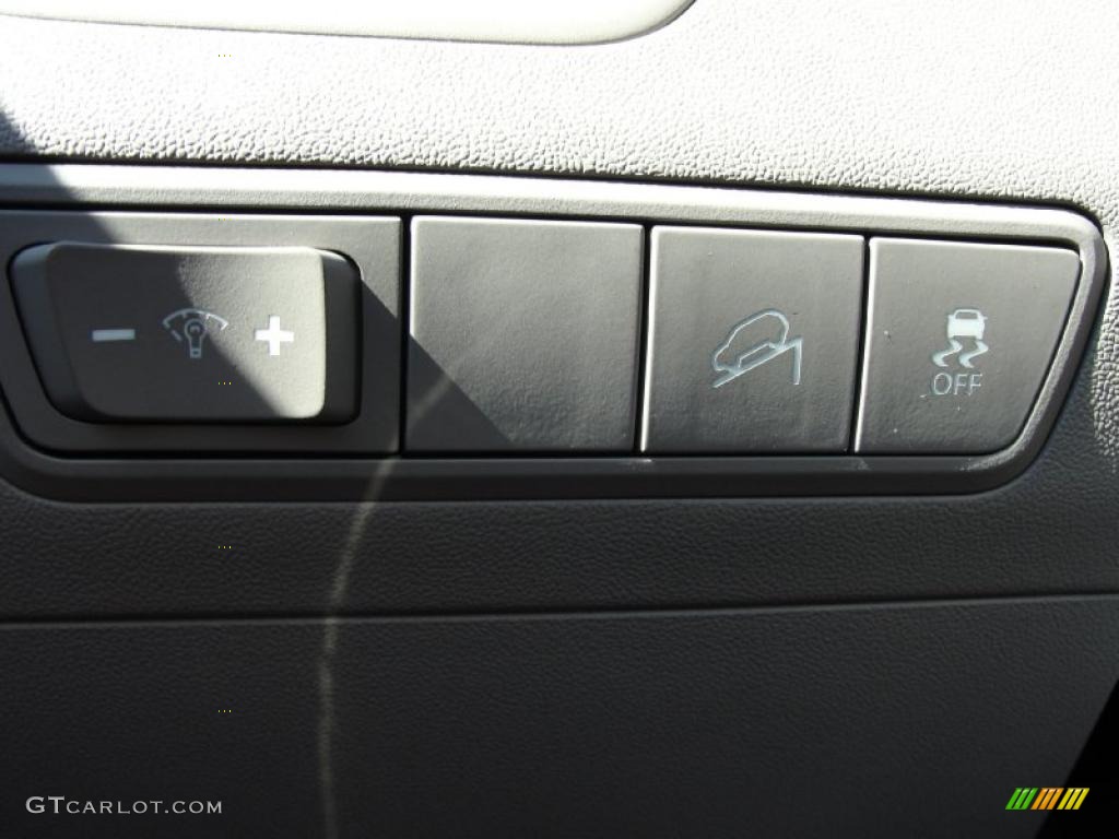 2011 Hyundai Tucson Limited Controls Photo #45099154
