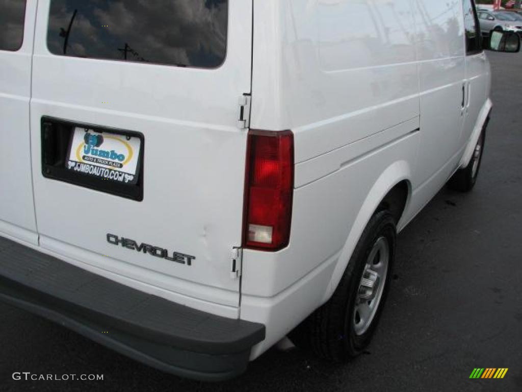2003 Astro Commercial - Summit White / Medium Gray photo #11