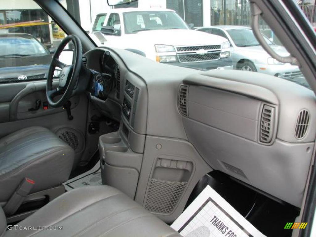 2003 Astro Commercial - Summit White / Medium Gray photo #13