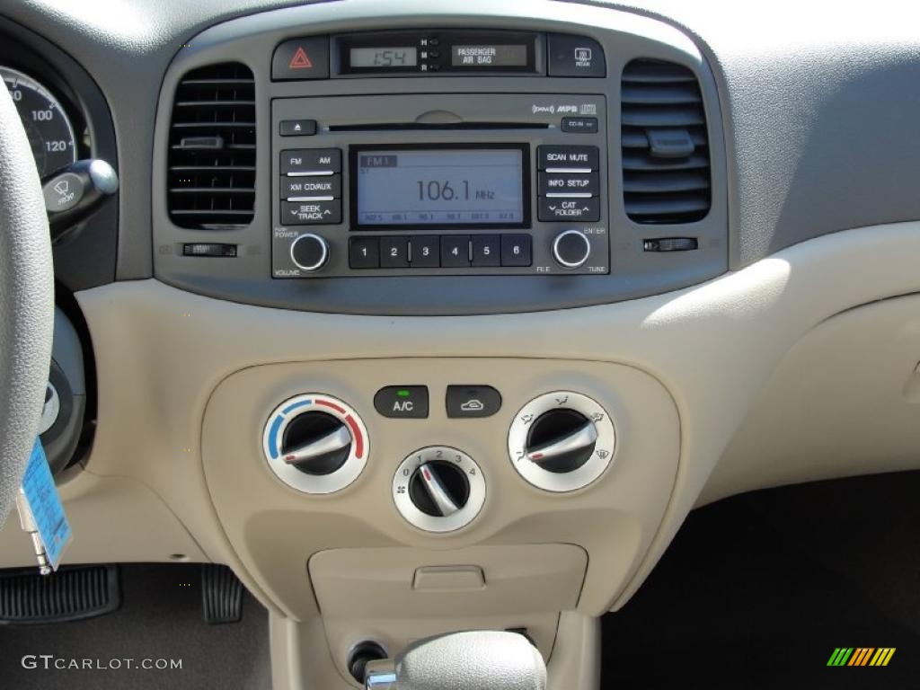 2011 Hyundai Accent GLS 4 Door Controls Photo #45100946