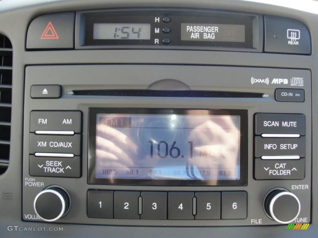 2011 Hyundai Accent GLS 4 Door Controls Photo #45100954