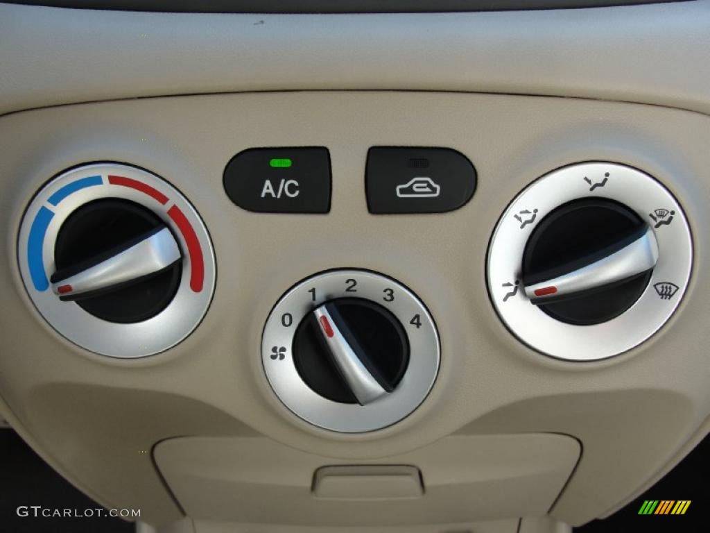 2011 Hyundai Accent GLS 4 Door Controls Photo #45100962