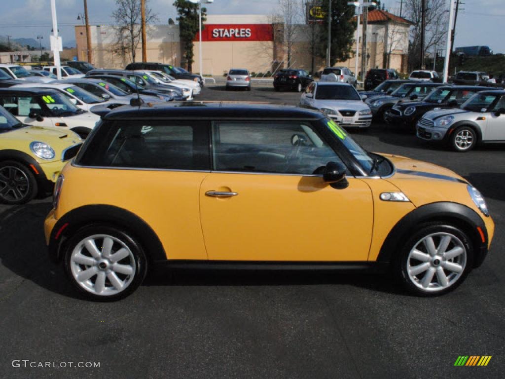 Mellow Yellow 2007 Mini Cooper S Hardtop Exterior Photo #45101821