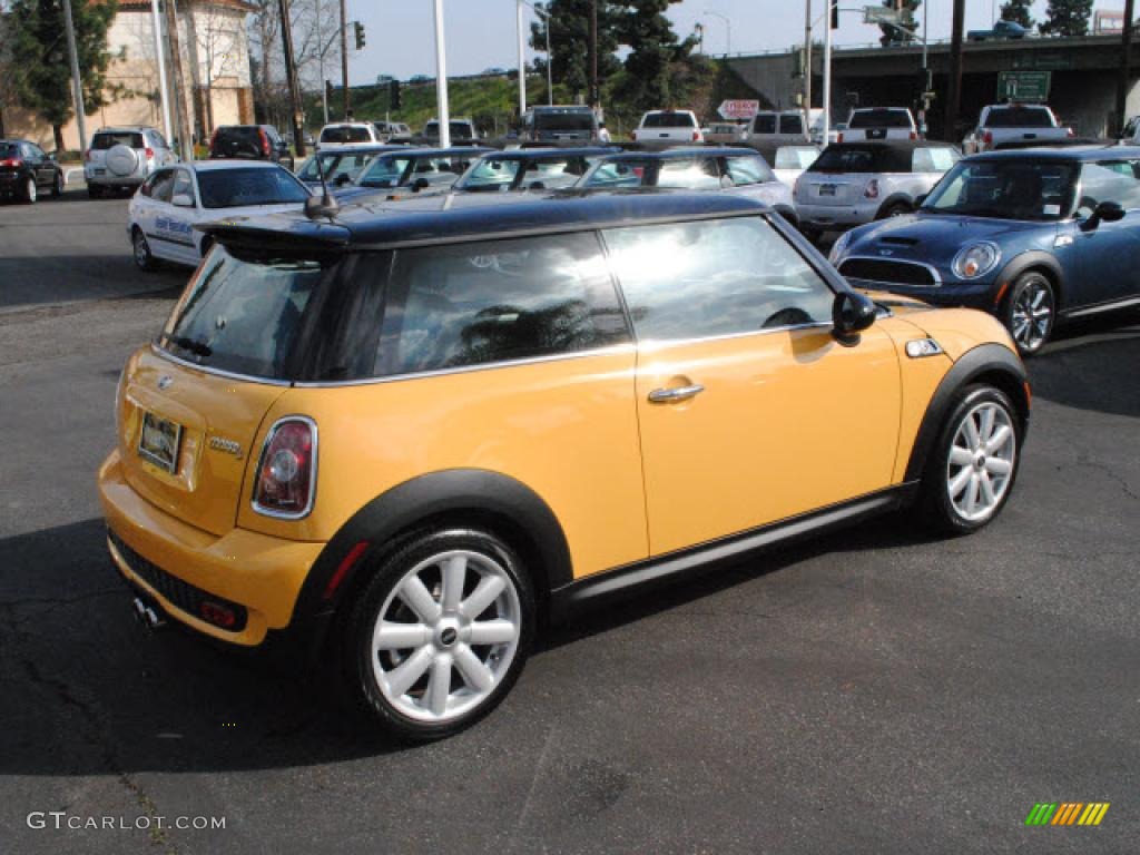 Mellow Yellow 2007 Mini Cooper S Hardtop Exterior Photo #45101841