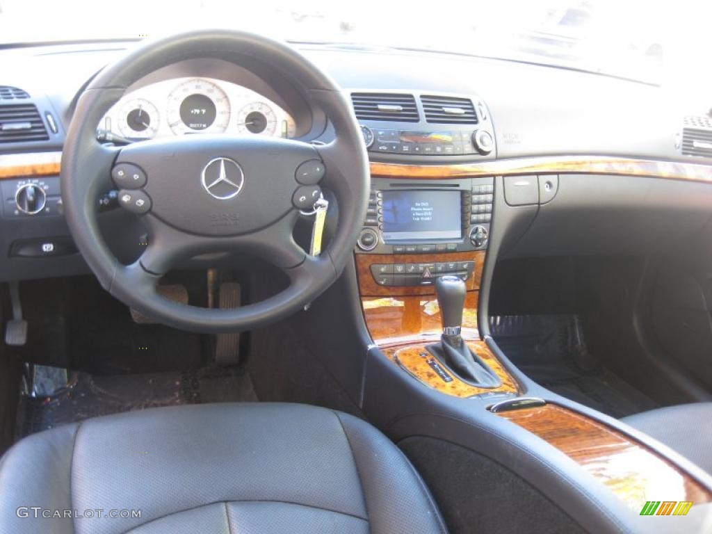 2008 E 550 Sedan - Black / Black photo #21