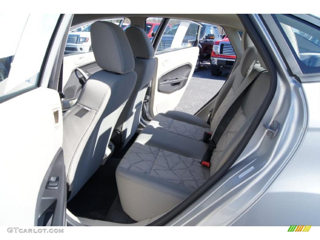 Light Stone/Charcoal Black Cloth Interior 2011 Ford Fiesta SE Sedan Photo #45114293