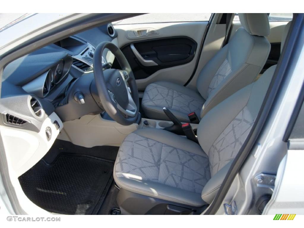 Light Stone/Charcoal Black Cloth Interior 2011 Ford Fiesta SE Sedan Photo #45114477