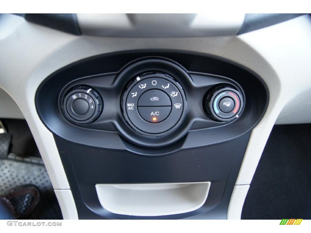 2011 Ford Fiesta SE Sedan Controls Photo #45114637