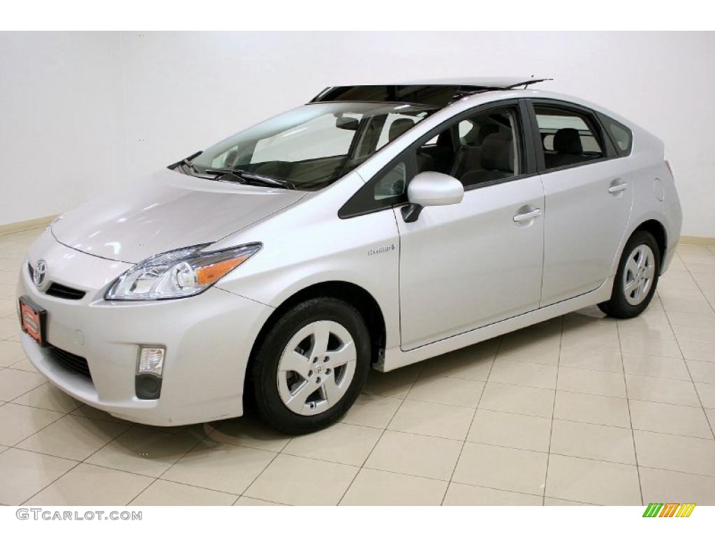 2010 Prius Hybrid III - Classic Silver Metallic / Dark Gray photo #3