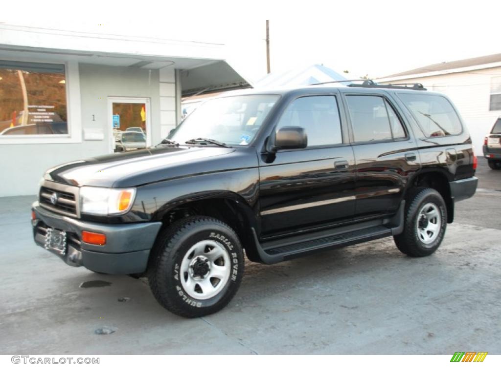 Black Toyota 4Runner