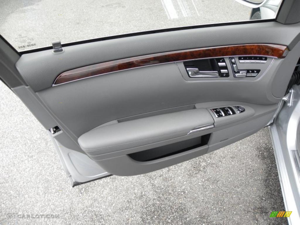 2009 Mercedes-Benz S 550 Sedan Grey/Dark Grey Door Panel Photo #45125246