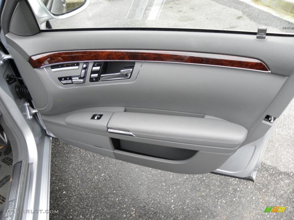 2009 Mercedes-Benz S 550 Sedan Grey/Dark Grey Door Panel Photo #45125302