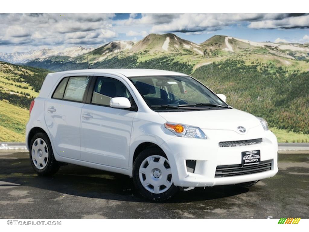 Super White 2010 Scion xD Standard xD Model Exterior Photo #45125582