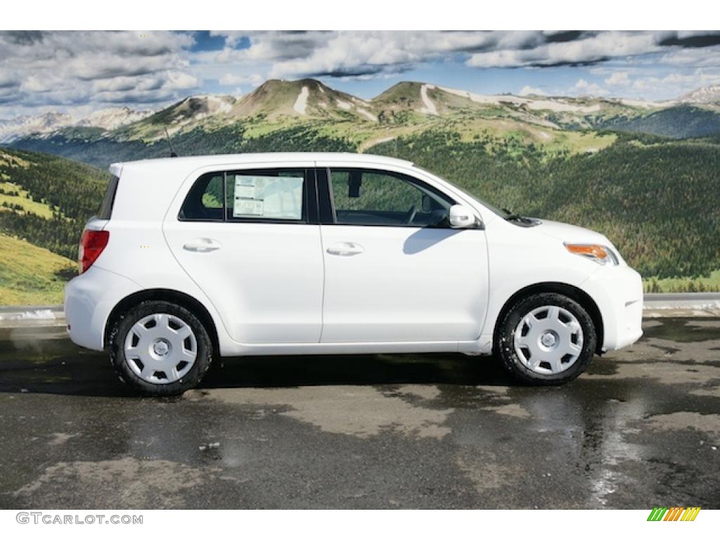 Super White 2010 Scion xD Standard xD Model Exterior Photo #45125598