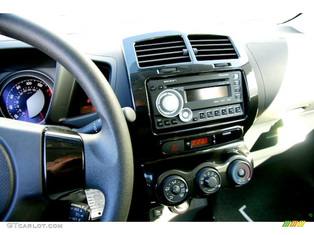 2010 Scion xD Standard xD Model Controls Photo #45125694
