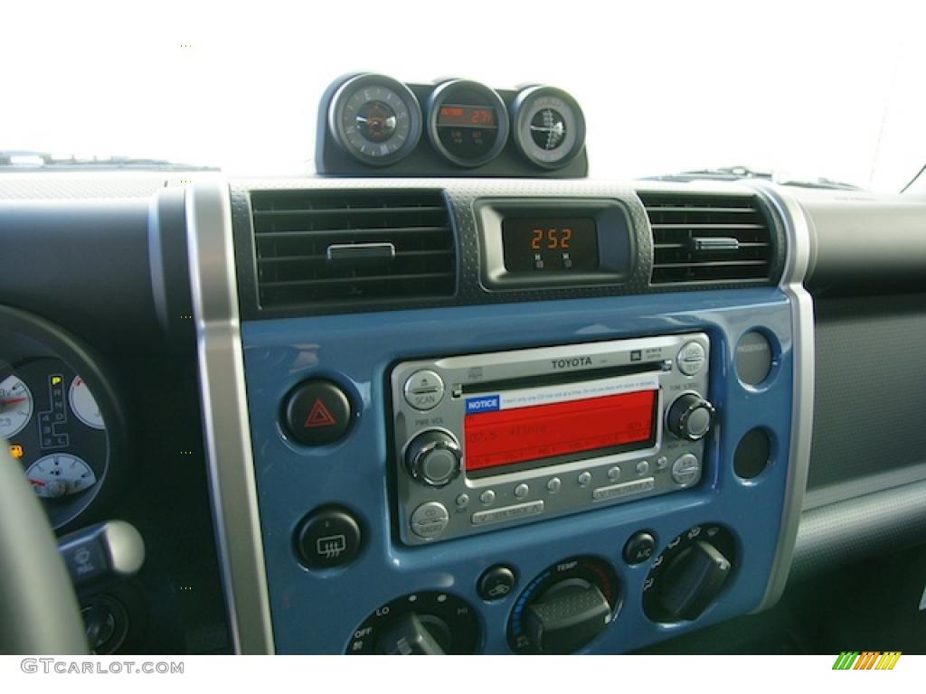 2011 Toyota FJ Cruiser 4WD Controls Photo #45126002