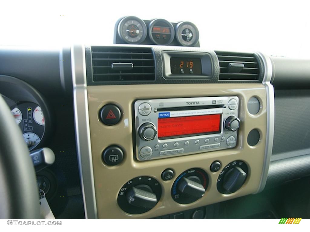 2011 Toyota FJ Cruiser 4WD Controls Photo #45126298
