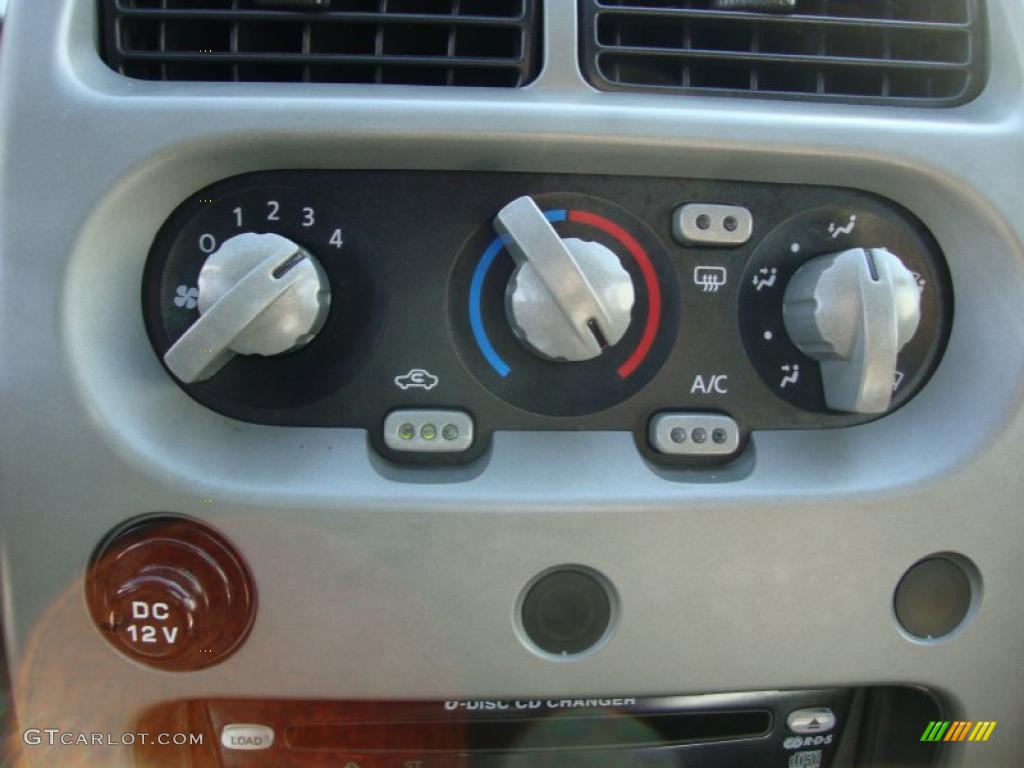 2002 Nissan Xterra SE V6 SC 4x4 Controls Photo #45127090