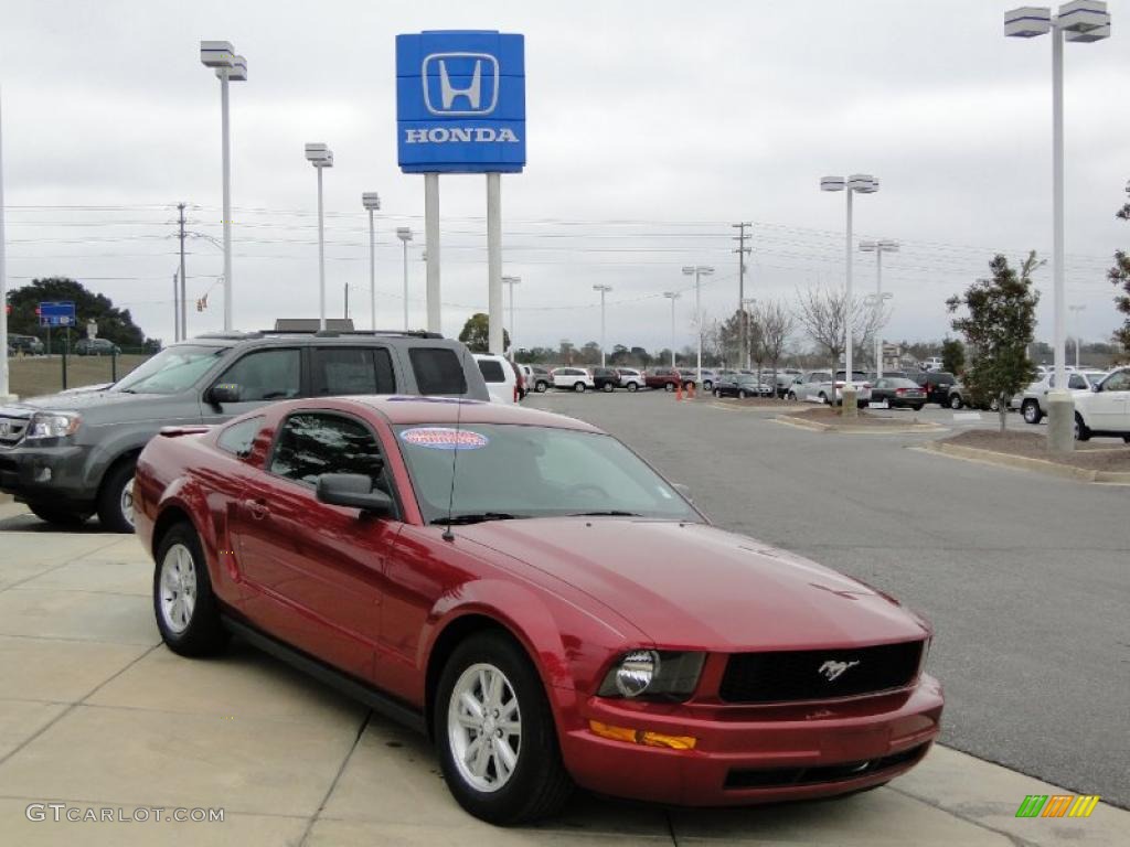 2007 Mustang V6 Deluxe Coupe - Redfire Metallic / Dark Charcoal photo #2