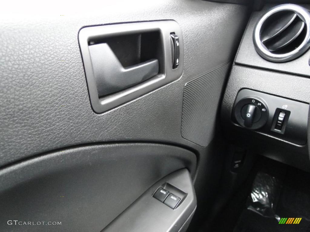 2007 Mustang V6 Deluxe Coupe - Redfire Metallic / Dark Charcoal photo #17