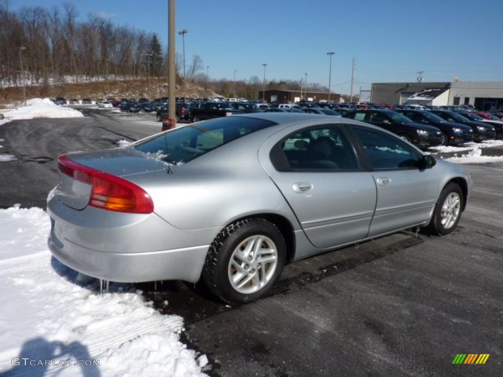 Bright Silver Metallic 2000 Dodge Intrepid Standard Intrepid Model Exterior Photo #45132366