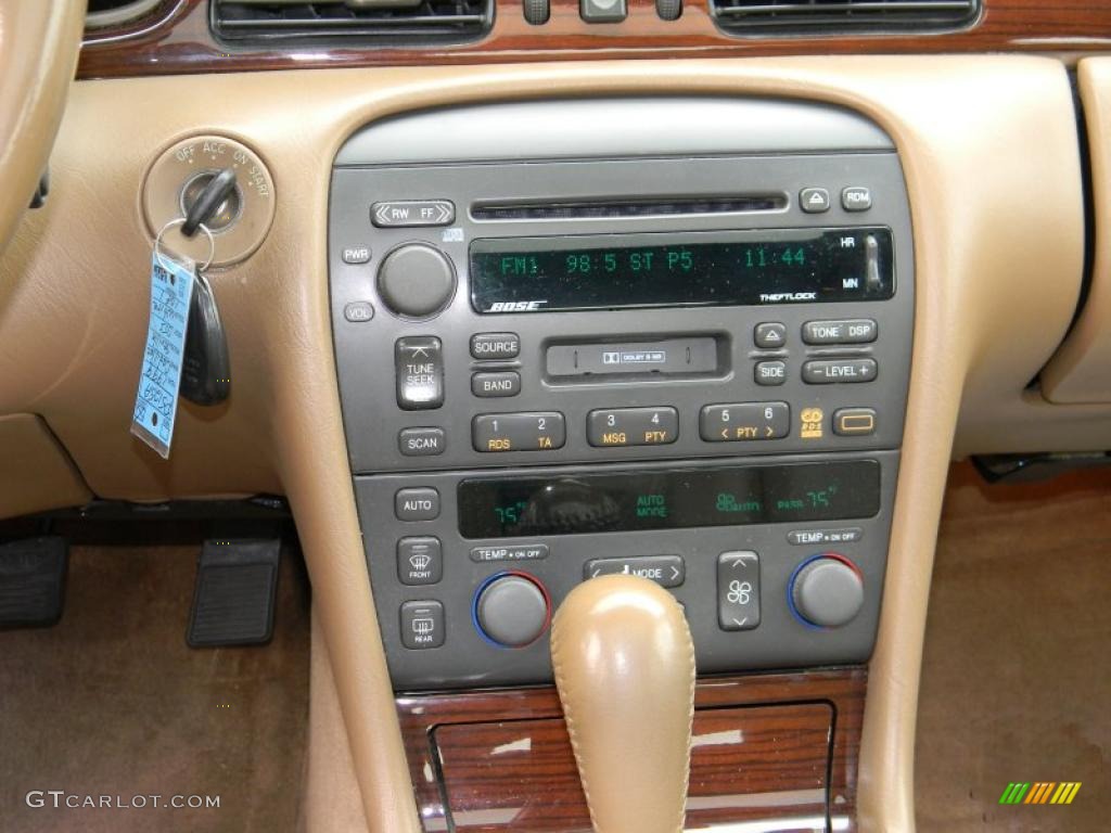 1999 Cadillac Seville STS Controls Photo #45132658