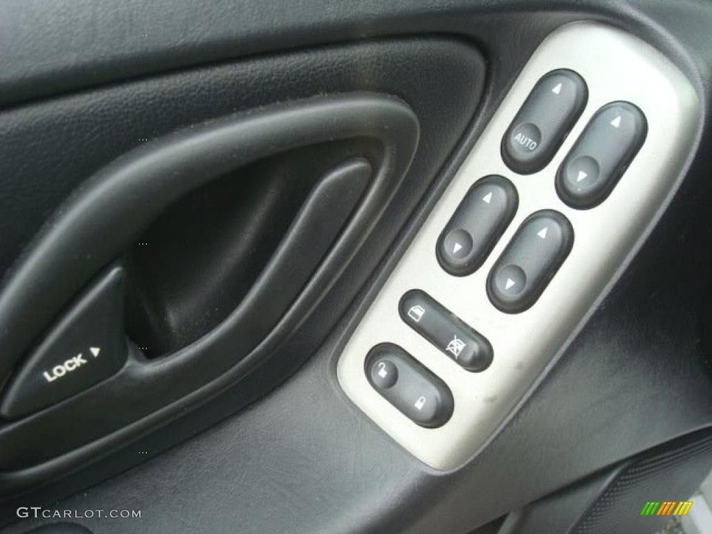 2004 Ford Escape Limited 4WD Controls Photo #45133334