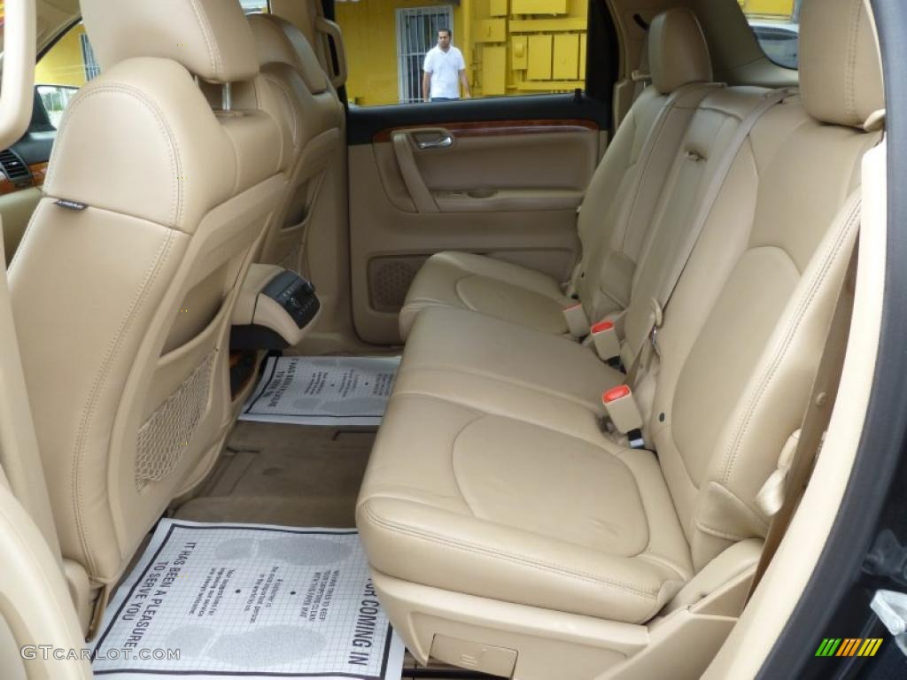 Tan Interior 2007 Saturn Outlook XR Photo #45137191