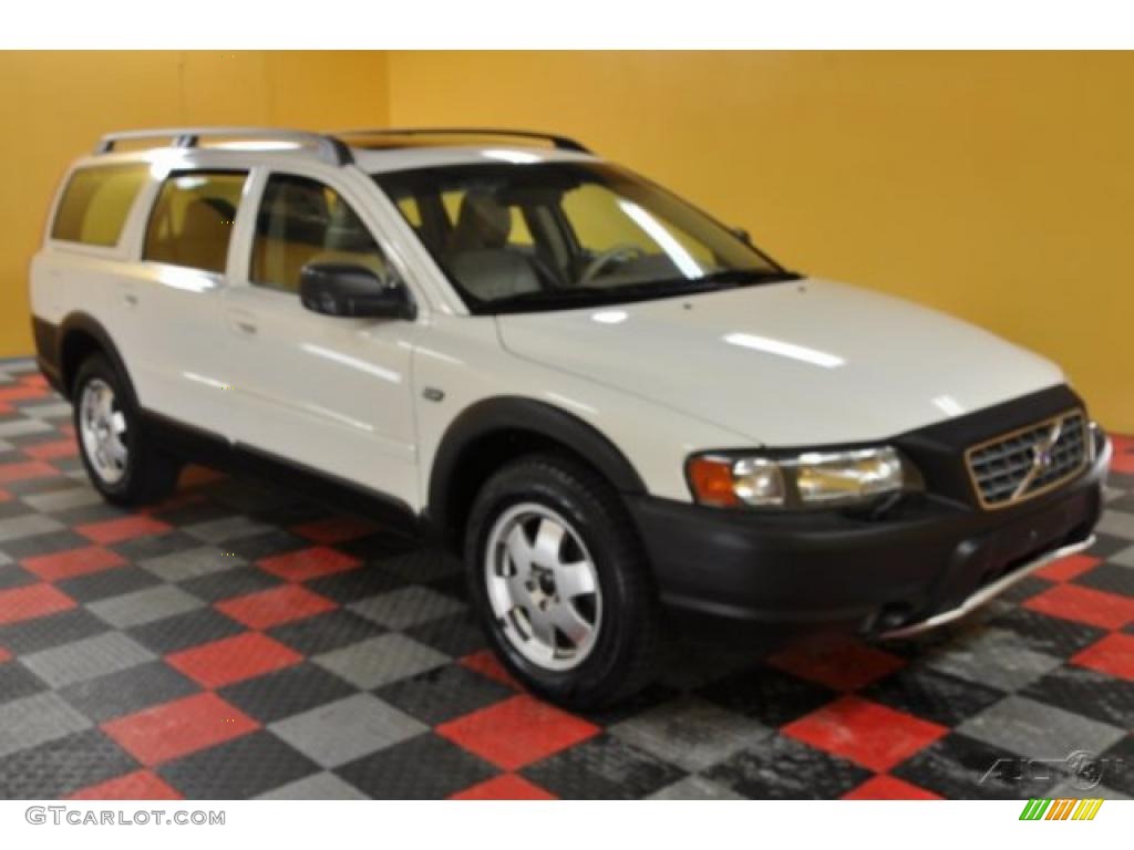 2003 XC70 AWD - White / Taupe photo #1