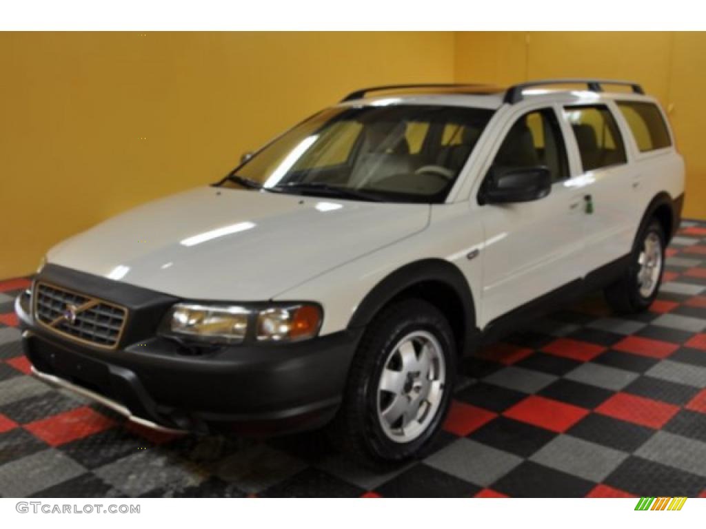 2003 XC70 AWD - White / Taupe photo #2