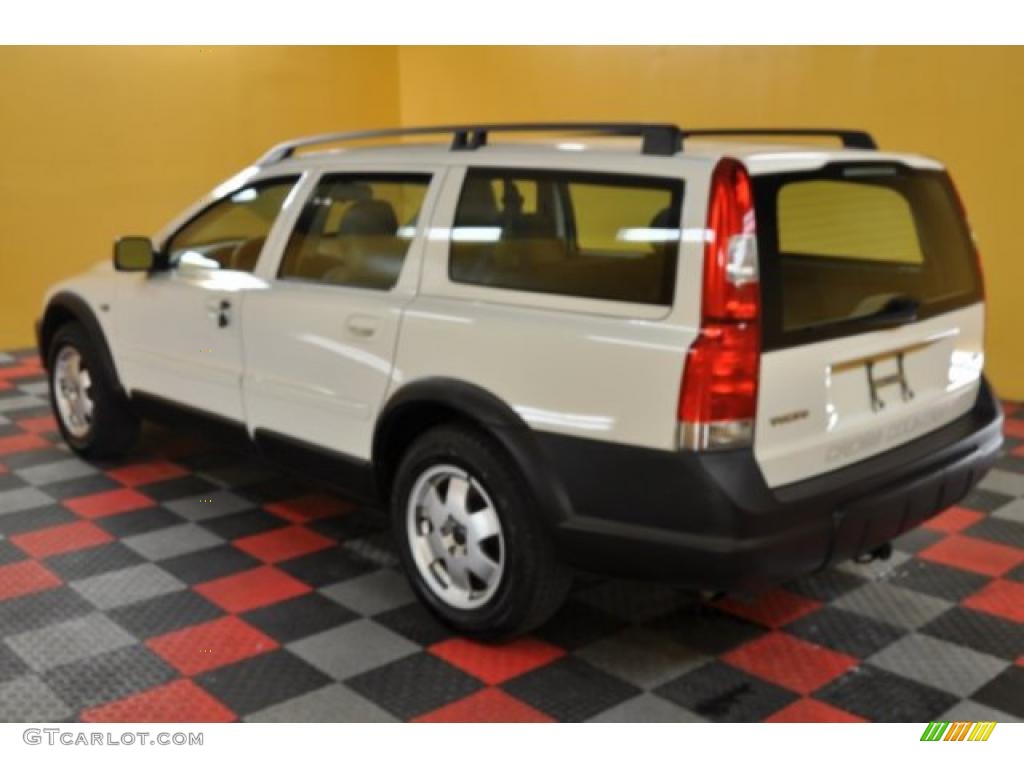 2003 XC70 AWD - White / Taupe photo #3