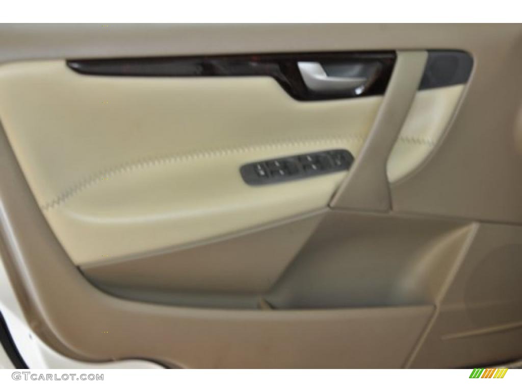 2003 XC70 AWD - White / Taupe photo #10