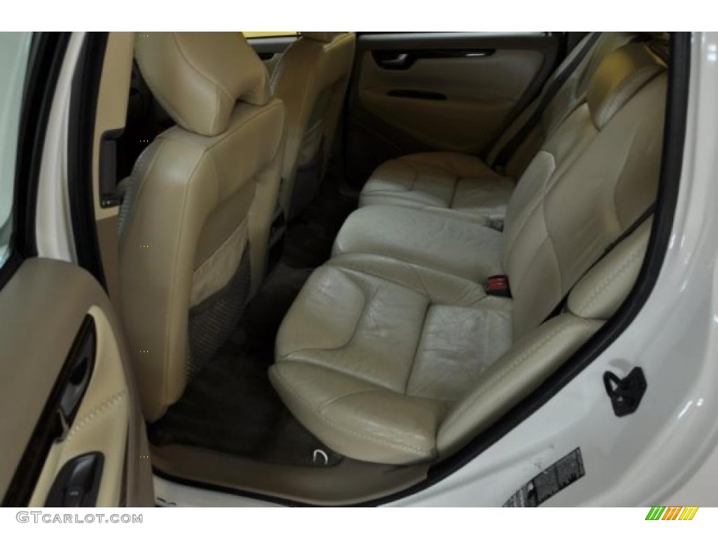 2003 XC70 AWD - White / Taupe photo #12