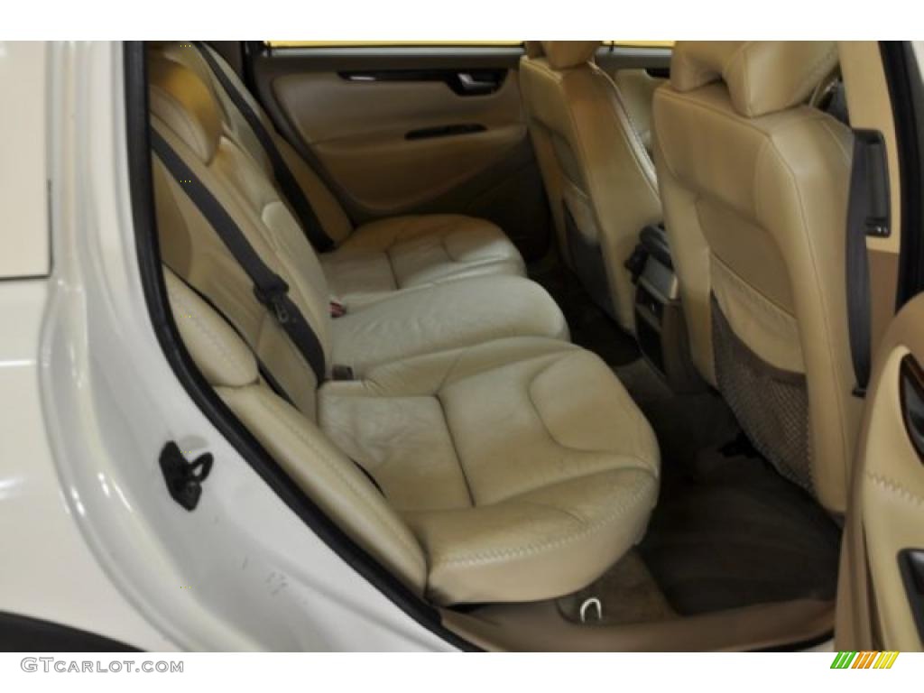 2003 XC70 AWD - White / Taupe photo #15