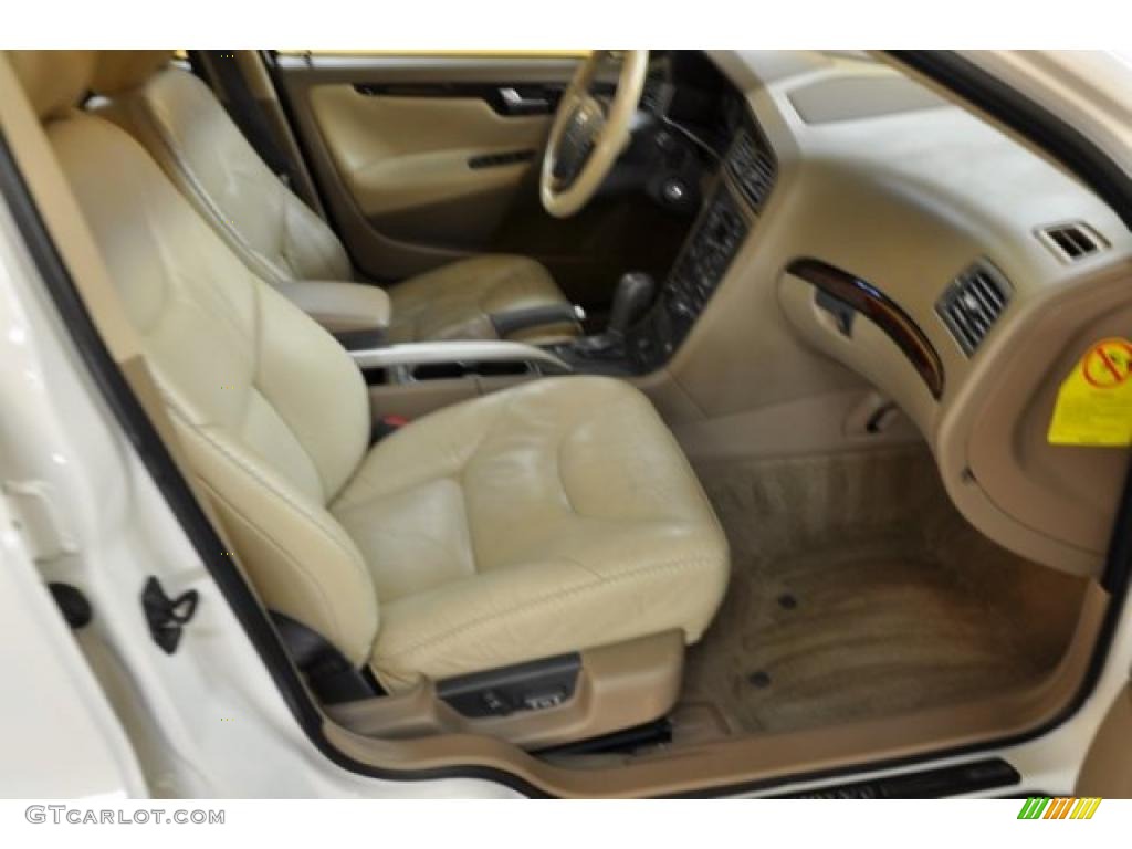 2003 XC70 AWD - White / Taupe photo #16