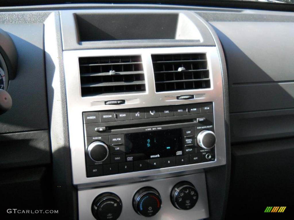 2008 Dodge Nitro R/T Controls Photo #45147527